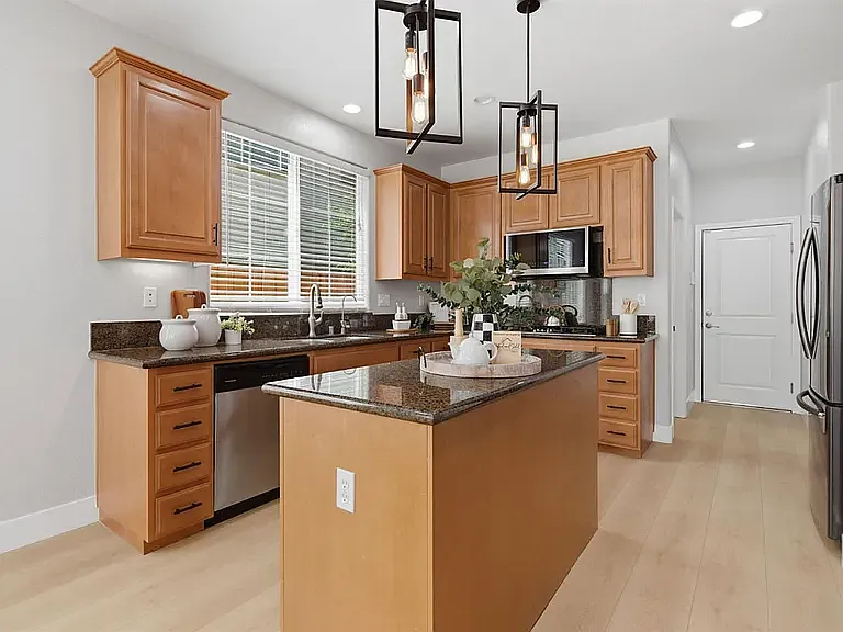 456 N Sierra Madre St — Photo 36