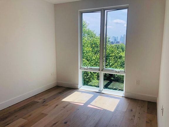 4th image of 348 Baldwin Ave #508
