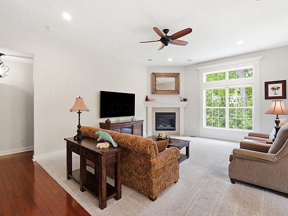 4th image of 384 Woodgate Ln