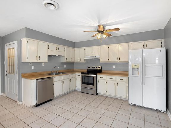 5th image of 1368 Mathis Rd