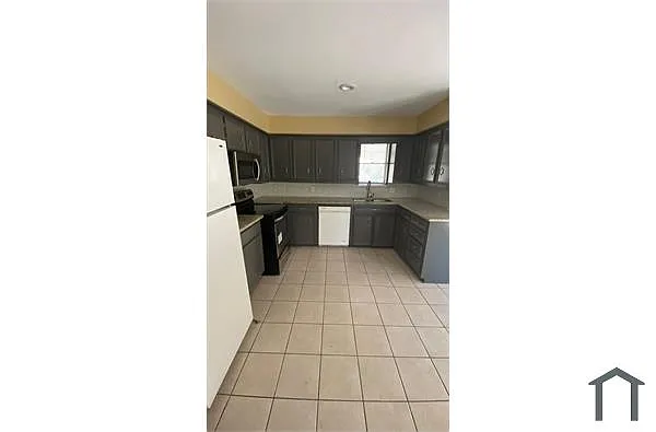 Building Photo - 524 Towne House Ln
