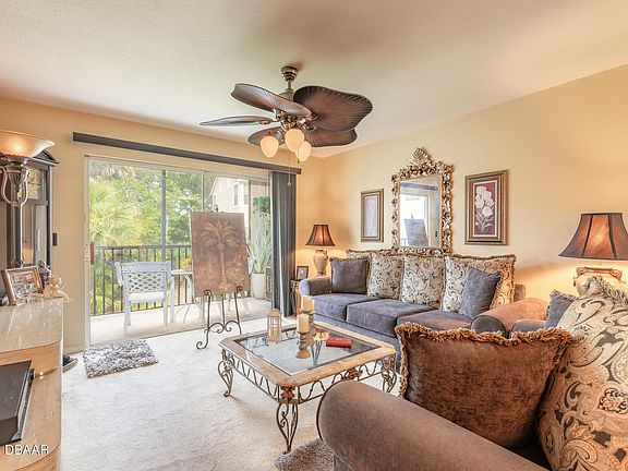 5th image of 940 Village Trl Unit 2-208