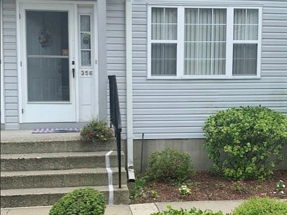 2nd image of 356 E Crooked Hill Rd Unit 356