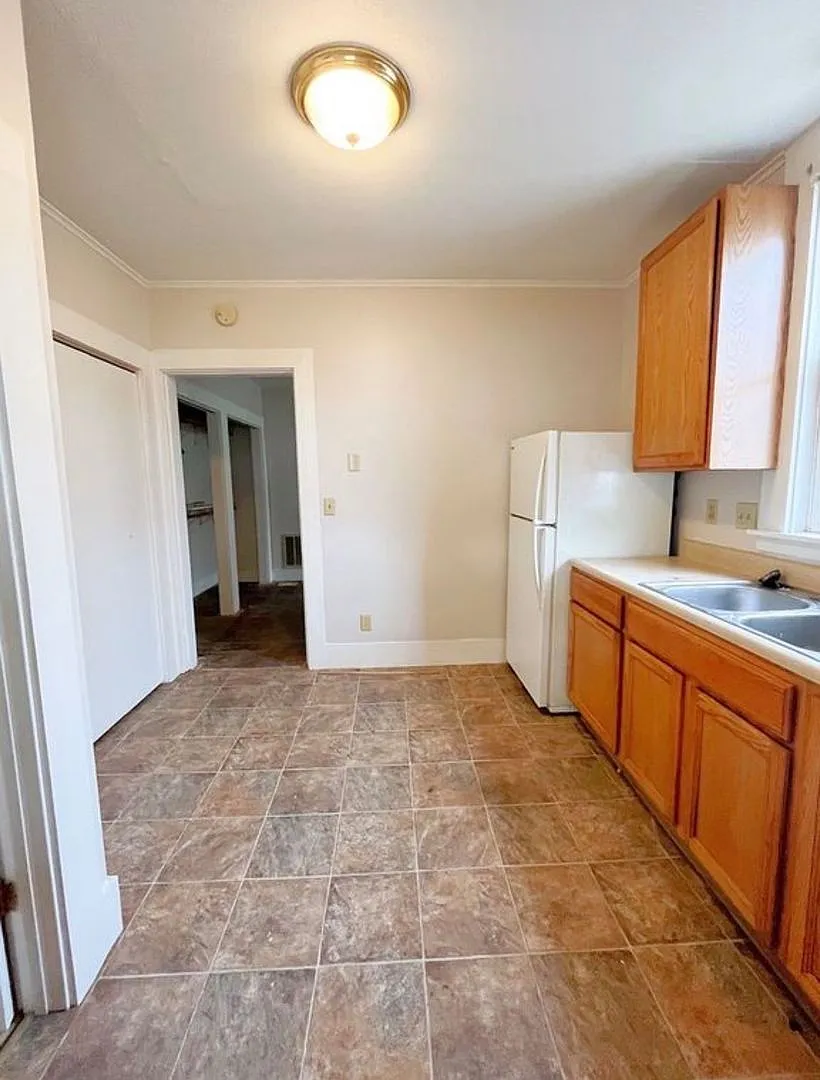 Ground Floor, Studio Apartment — Photo 3