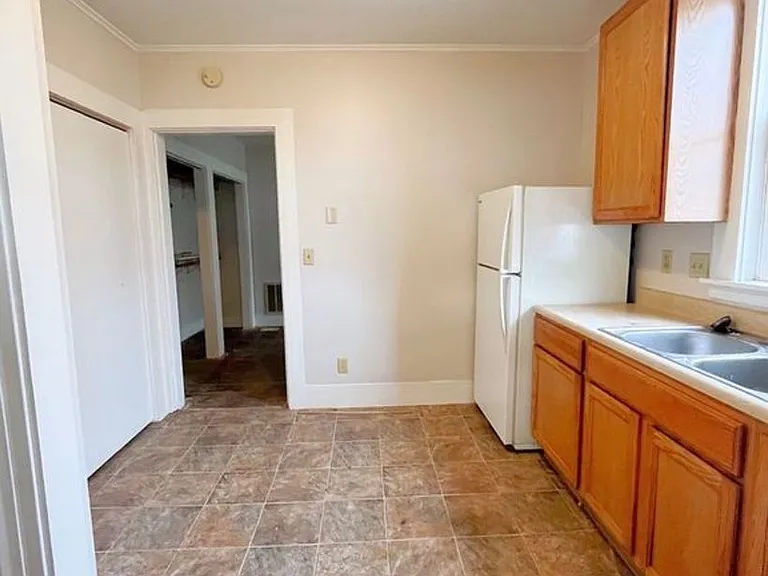 911 N 10th St #4 — Photo 3