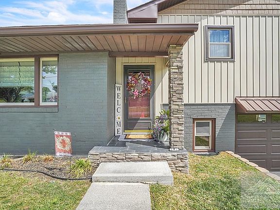 4th image of 103 Sunset St