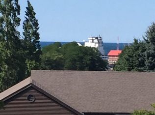 709 Harbor Dr, Manistee, MI 49660