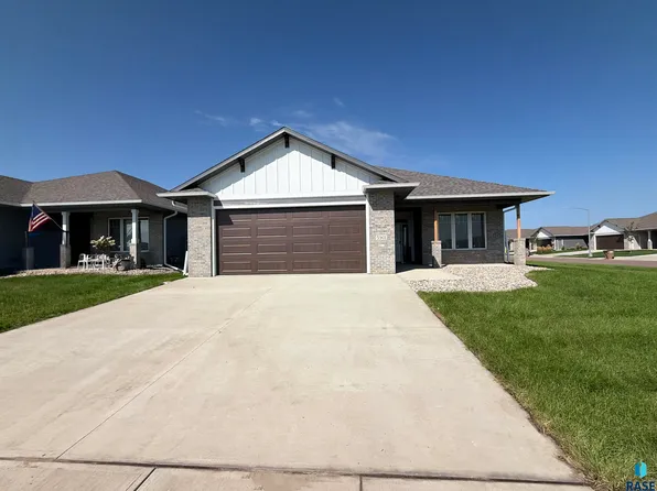 5901 S Huntwood Ave, Sioux Falls, SD 57108