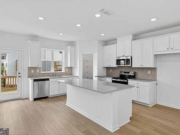 2nd image of 5817 Schelton Pl SE