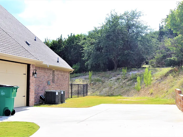 2404 Wills Way Dr — Photo 13