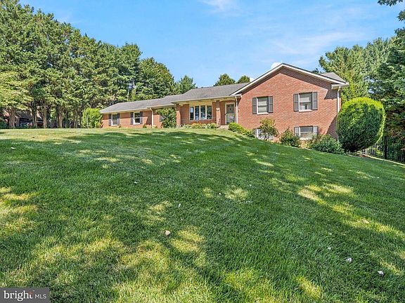 5th image of 5212 Ernie Ln