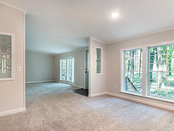 5th image of 10355 Garden Ln NE