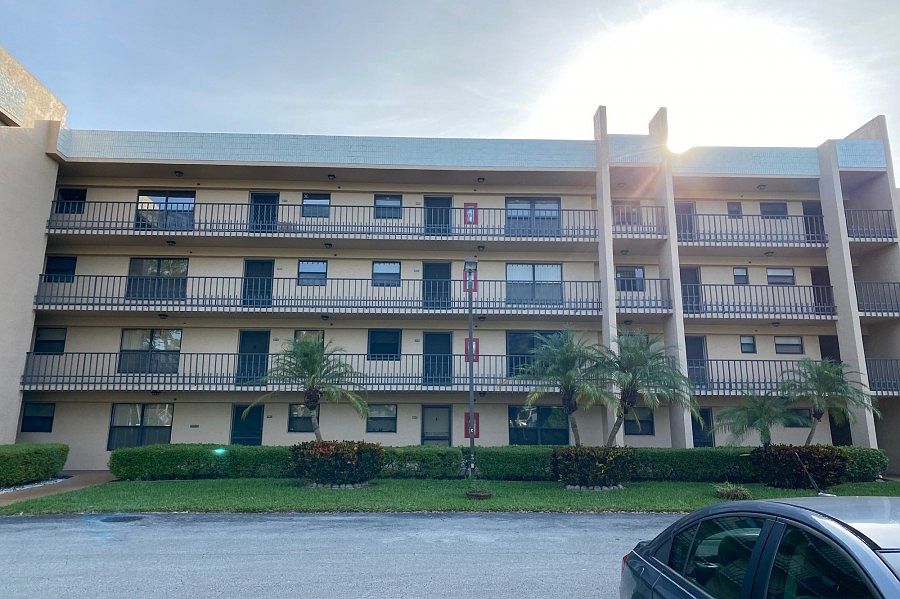 1st image of 4760 Lucerne Ave #104