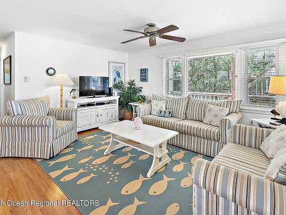 5th image of 14 E Sigsbee Ave