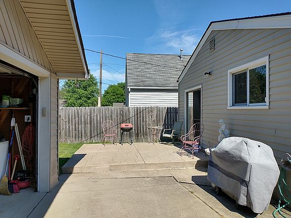5th image of 22101 Dorion St