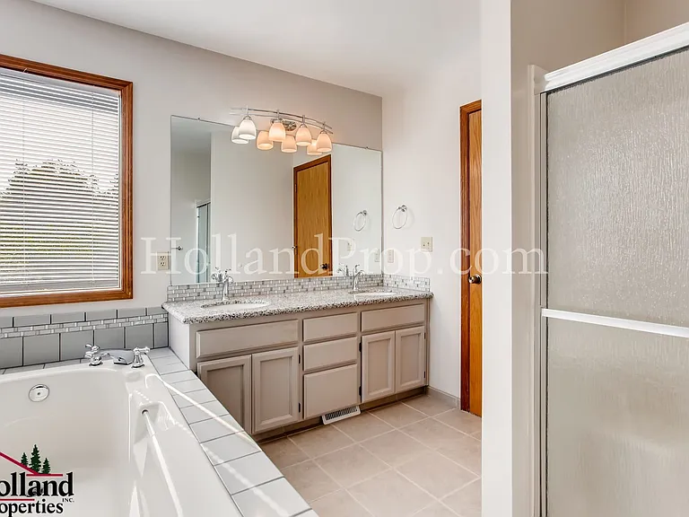 5817 NW 178th Ave — Photo 17