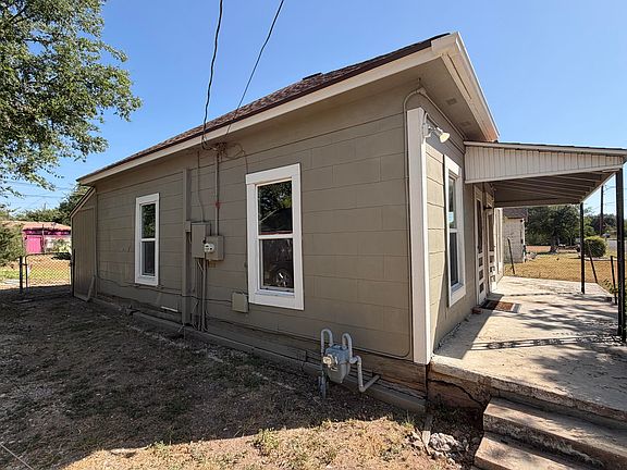3rd image of 320 E 12th St