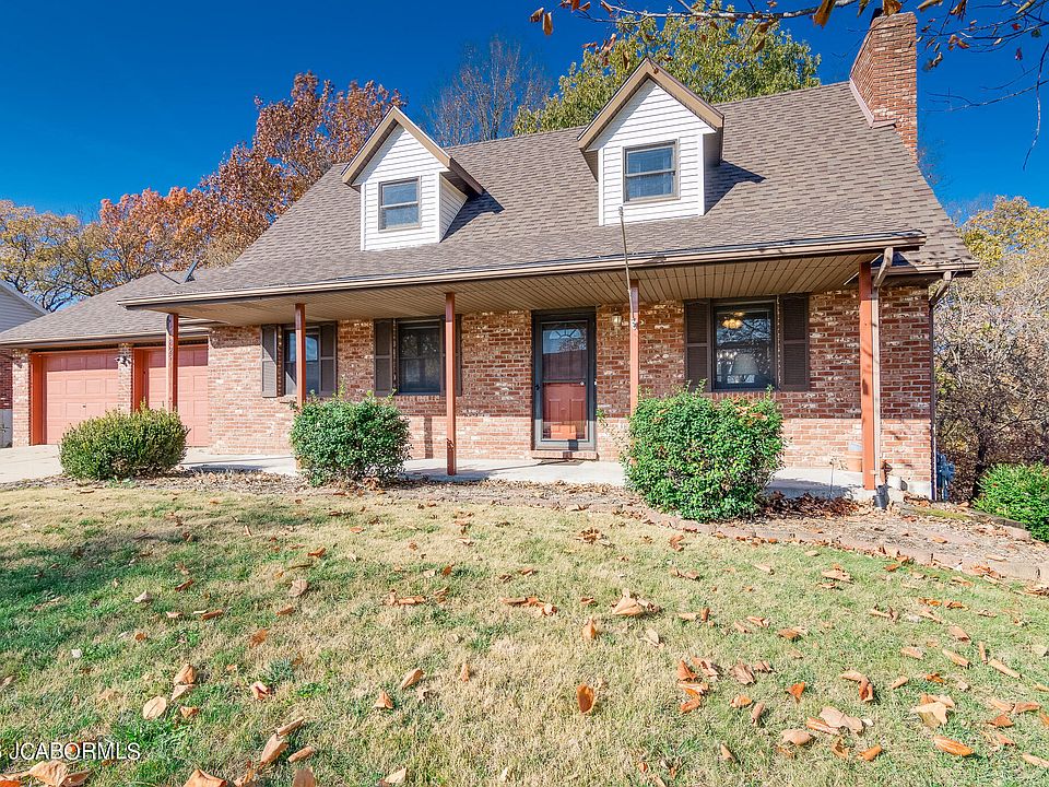 1st image of 825 Shawn Dr