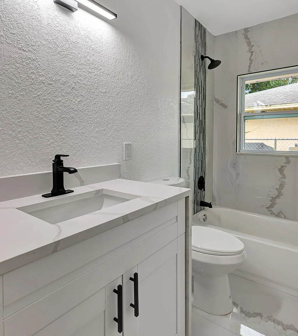 3 bed, 2.0 bath, 1807 sqft, $2,300 — Photo 4