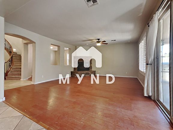 5th image of 3931 E Waller Ln