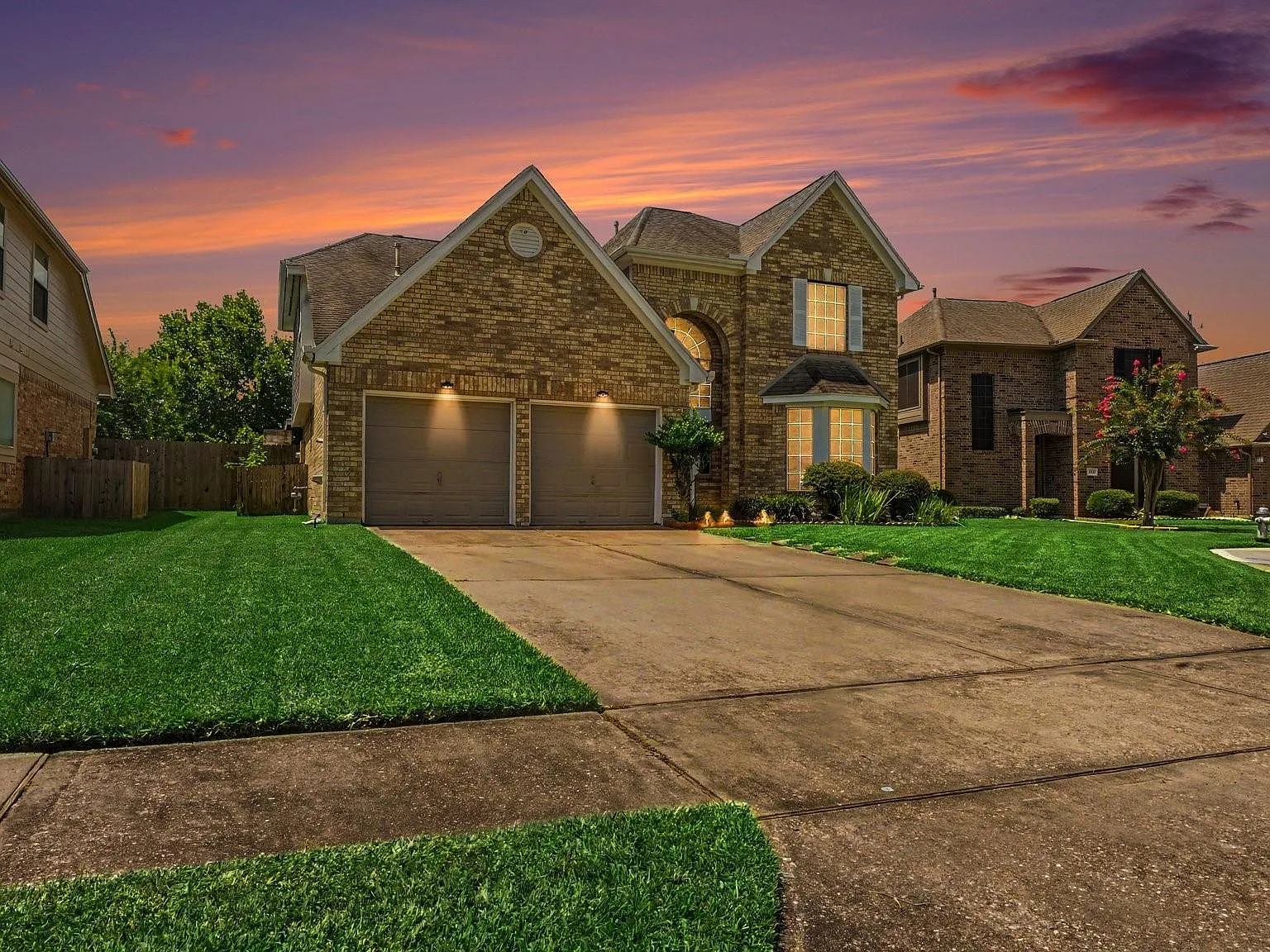 4 bed, 2.5 bath, 2303 sqft, $2,680 — Photo 2