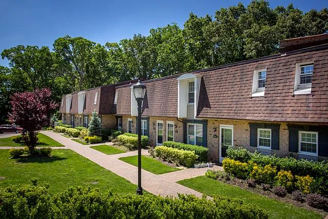 Fairfield Hillside At Coram — Photo 13
