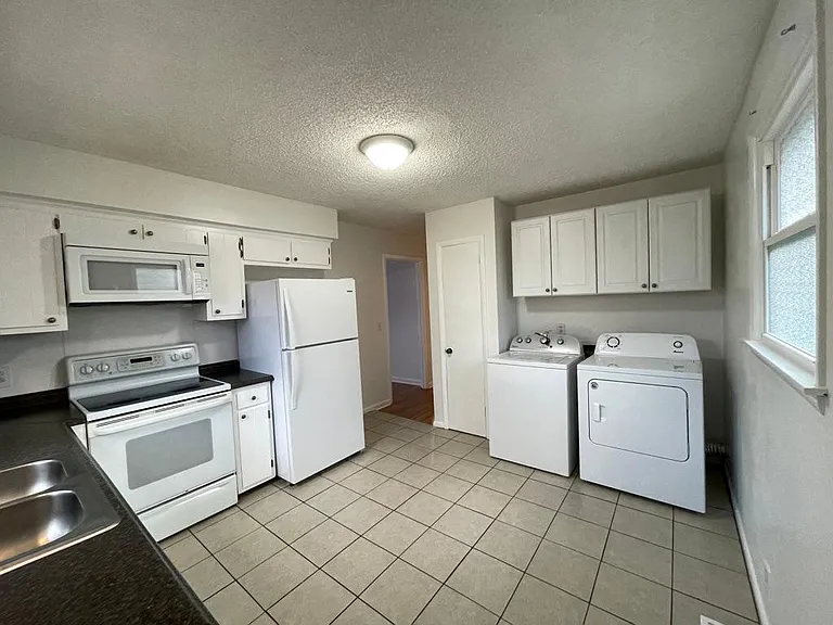 3112 Lealand Ln #A — Photo 4