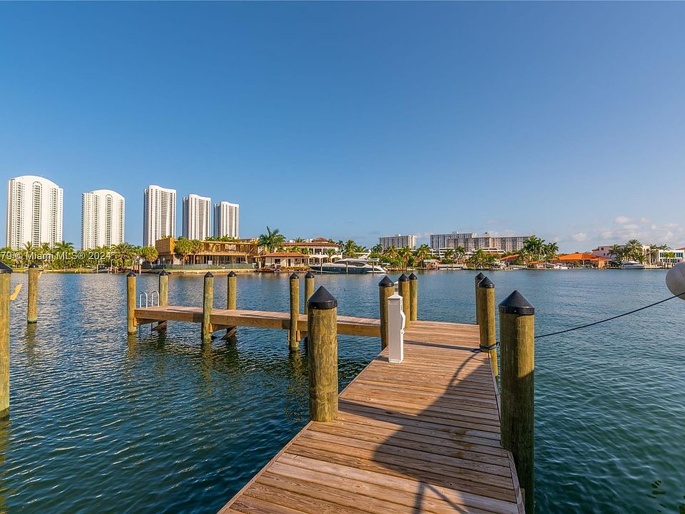 2nd image of 400 Sunny Isles Blvd