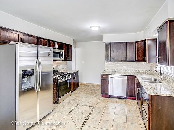 5th image of 18418 Glen Oak Ave