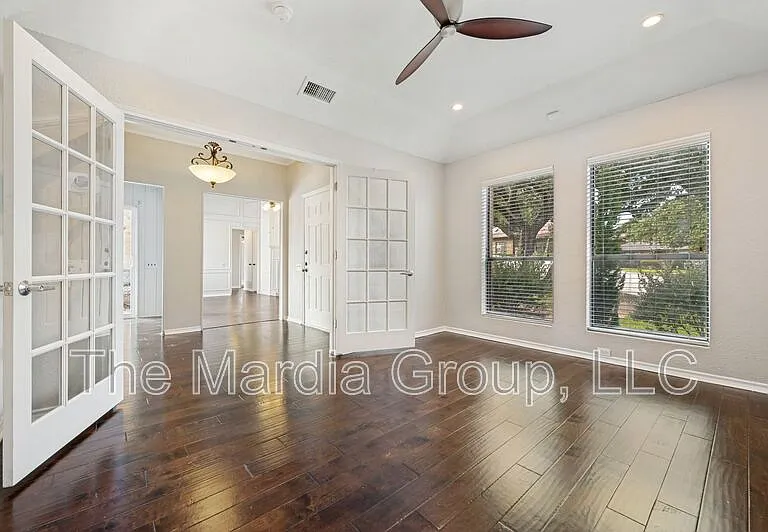 2702 Lookout Pl — Photo 4