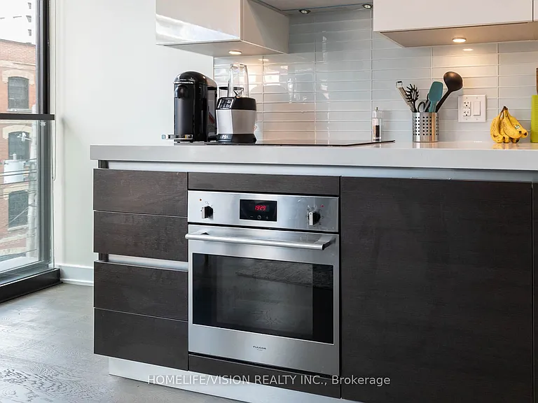 629 King St W #323 — Photo 7