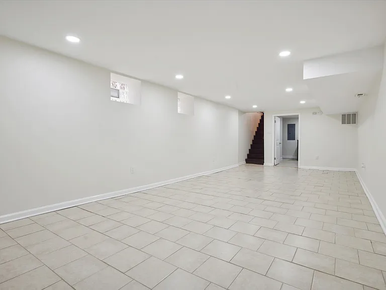 4911 Warrington Ave — Photo 16