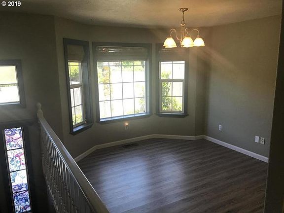 4th image of 3728 SE 37th Ct