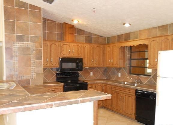 3rd image of 502 NW Goldcoast Avenue