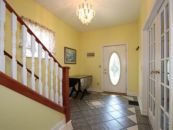 2nd image of 4009 Grove Ave