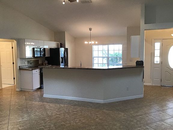 5th image of 827 E 7th Ave