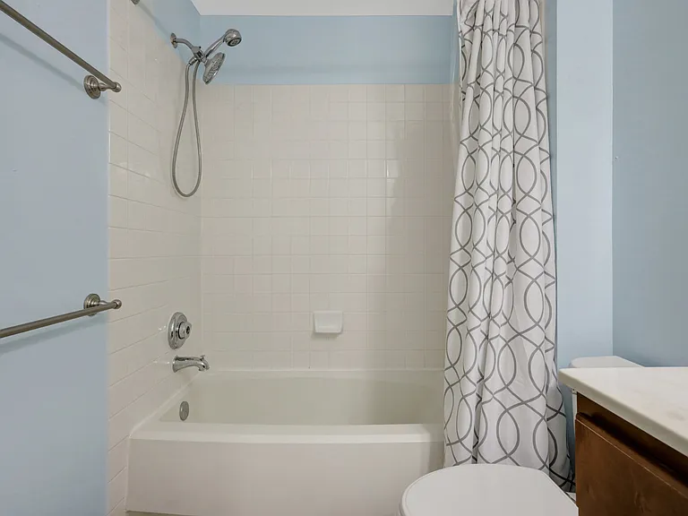 8204 Catbird Cir #202 — Photo 20