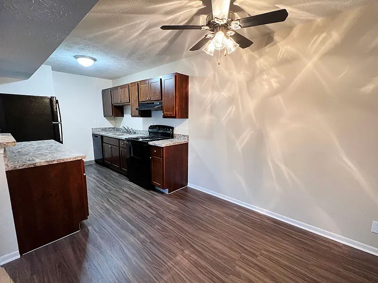 Forest Creek Apartments — Photo 33