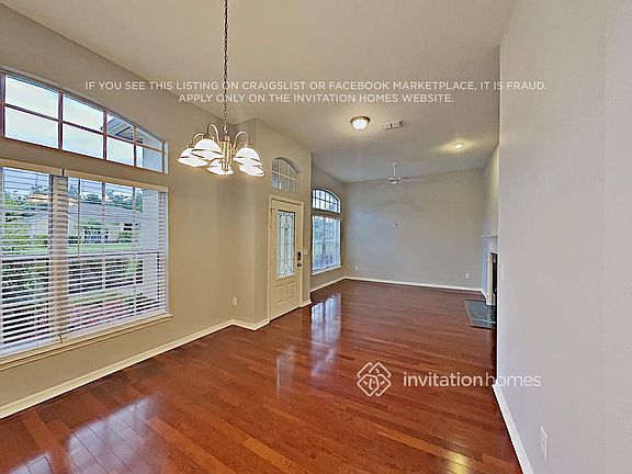 4th image of 391 Pine Springs Dr
