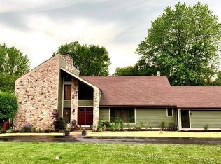 2 Mohawk Dr, South Barrington, IL 60010