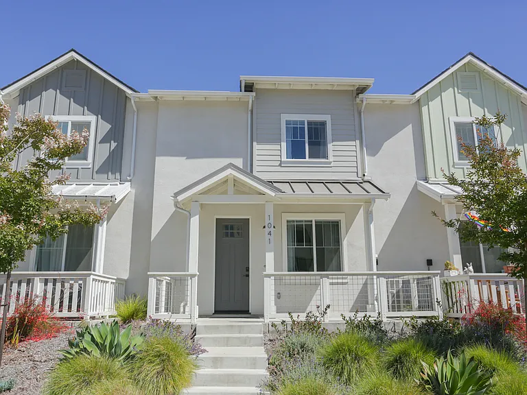 1041 Tiburon Way — Photo 1