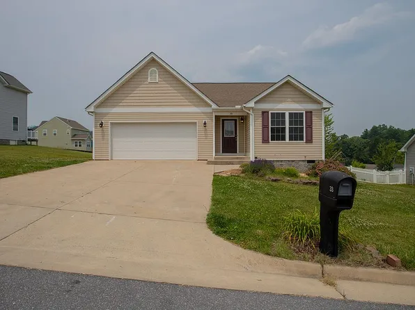33 Upland Ct, Stuarts Draft, VA 24477
