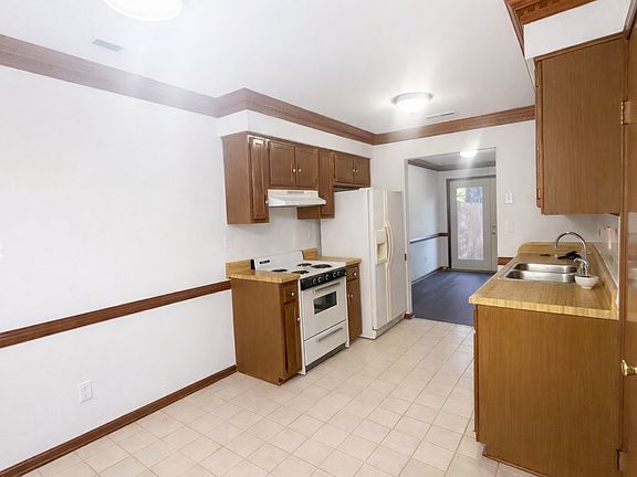 4th image of 4611 Merrimac Ln