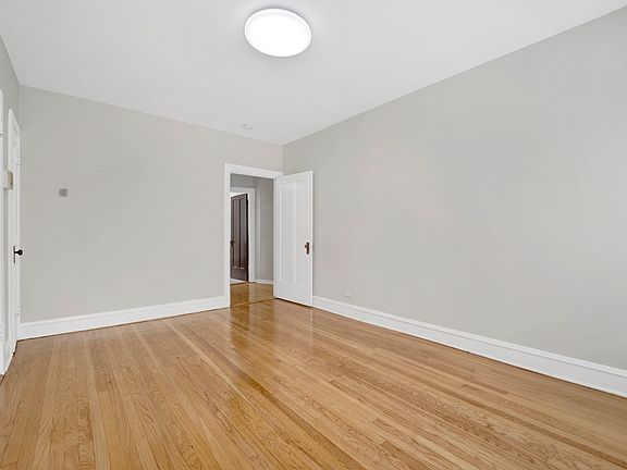 5th image of 4742 W Roscoe St APT 2