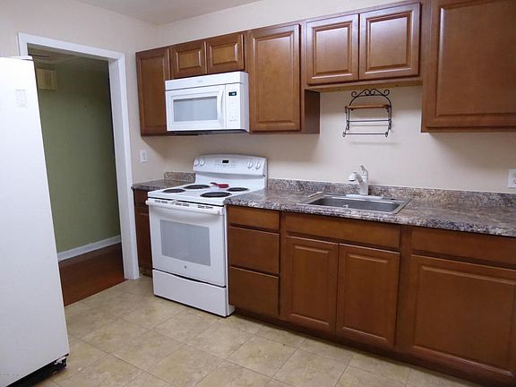 4th image of 2404 Red Oak Dr