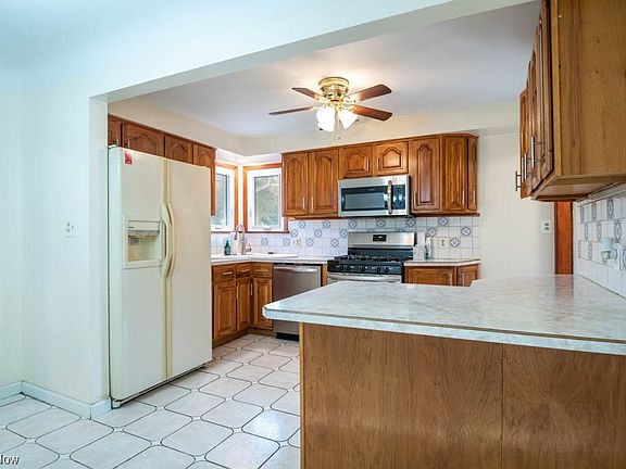 4th image of 6335 Carol Dr