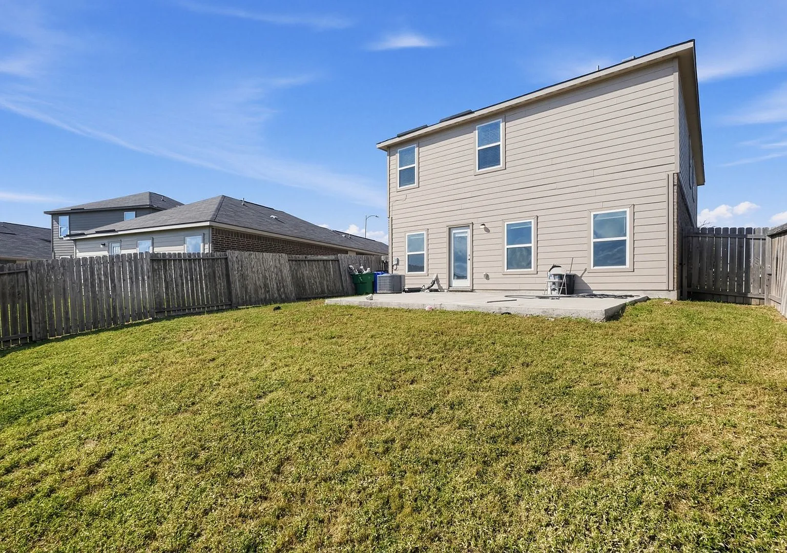 Spacious 4BR House in Manor — Photo 3