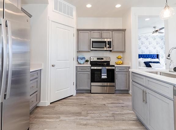 4th image of 551 W Lake Cir #42