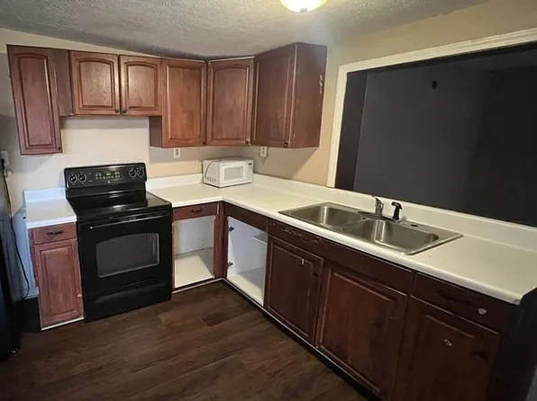 900 Audrey Hardy Rd, Starr, SC 29655