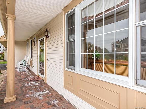 4th image of 10 Ramblewood Dr